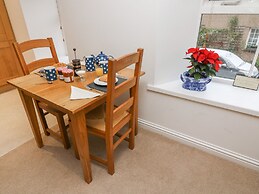 2 Eden Lodge