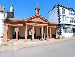 2 Eden Lodge