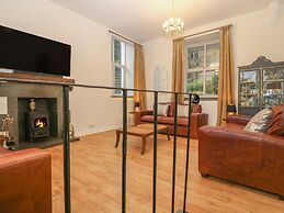 Yr Hen Ysgol, The Old School