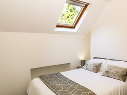 Yr Hen Ysgol, The Old School