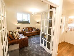 Yr Hen Ysgol, The Old School