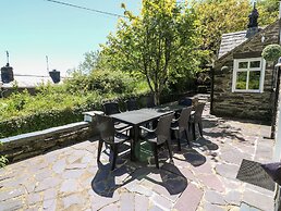 Yr Hen Ysgol, The Old School