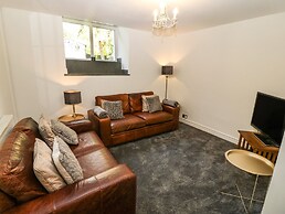 Yr Hen Ysgol, The Old School