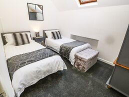 Yr Hen Ysgol, The Old School