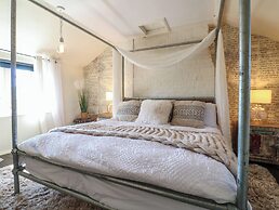 Coupling Cottage