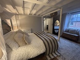 Coupling Cottage