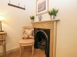 Pear Cottage - Priorwood Garden