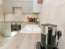 Pear Cottage - Priorwood Garden