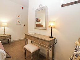 Pear Cottage - Priorwood Garden