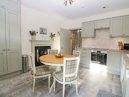 Pear Cottage - Priorwood Garden
