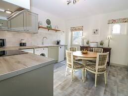 Pear Cottage - Priorwood Garden