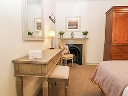 Pear Cottage - Priorwood Garden