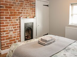 1 Royal Oak Cottages