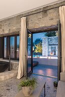 Aeonic Suites and Spa