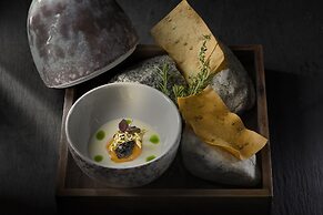 Aeonic Suites and Spa