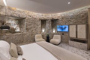 Aeonic Suites and Spa