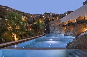 Aeonic Suites and Spa