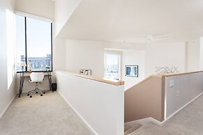 Upscale 3BR Penthouse by CozySuites