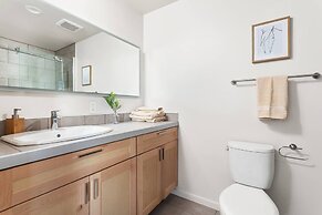 Upscale 3BR Penthouse by CozySuites