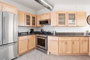 Upscale 3BR Penthouse by CozySuites