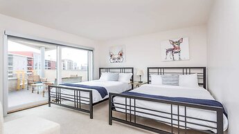 Upscale 3BR Penthouse by CozySuites