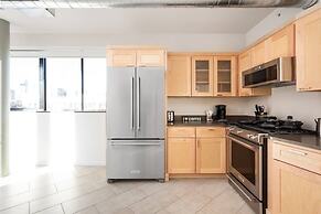 Upscale 3BR Penthouse by CozySuites