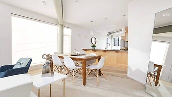 Upscale 3BR Penthouse by CozySuites