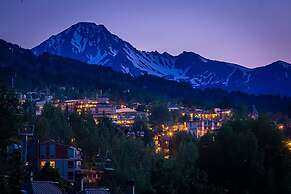 Miners Trail Road Home by iTrip Aspen Snowmass