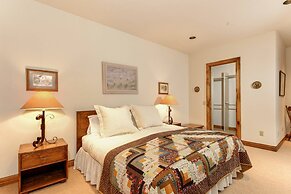 Miners Trail Road Home by iTrip Aspen Snowmass