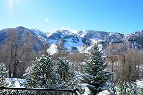 Miners Trail Road Home by iTrip Aspen Snowmass