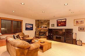 Miners Trail Road Home by iTrip Aspen Snowmass