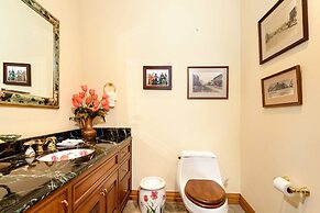 Miners Trail Road Home by iTrip Aspen Snowmass