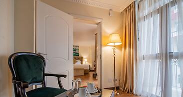 The Grand Palace Hotel