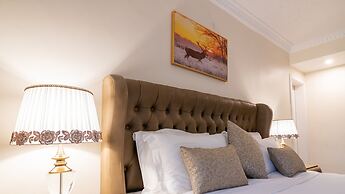 The Grand Palace Hotel