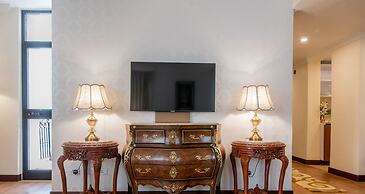 The Grand Palace Hotel