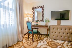 The Grand Palace Hotel