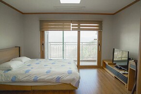 Sancheong Korean Medicine Family Hotel