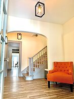 The Aquarium Chateau - With Private Yard & Parking, Near Falls, Casino