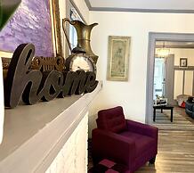 The Aquarium Chateau - With Private Yard & Parking, Near Falls, Casino