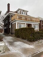 The Aquarium Chateau - With Private Yard & Parking, Near Falls, Casino