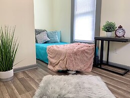 The Eastside Manor - Private Yard & Parking, Near Falls & Casino by Ni