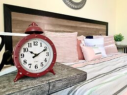 The Eastside Manor - Private Yard & Parking, Near Falls & Casino by Ni