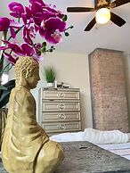 The Eastside Manor - Private Yard & Parking, Near Falls & Casino by Ni