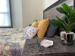 The Iron Scow - With Private Yard & Parking, Near Falls & Casino by Ni