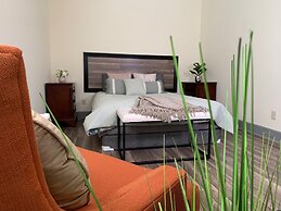 The Iron Scow - With Private Yard & Parking, Near Falls & Casino by Ni