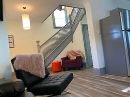 The Iron Scow - With Private Yard & Parking, Near Falls & Casino by Ni