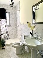 The Iron Scow - With Private Yard & Parking, Near Falls & Casino by Ni