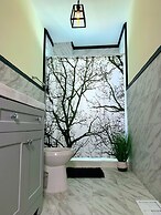 The Iron Scow - With Private Yard & Parking, Near Falls & Casino by Ni