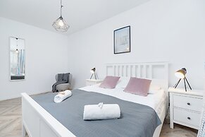 Premium Apartment Ludwinowska by Renters