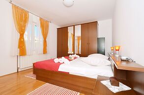 Lilly - spacious 3 bedroom apartment
